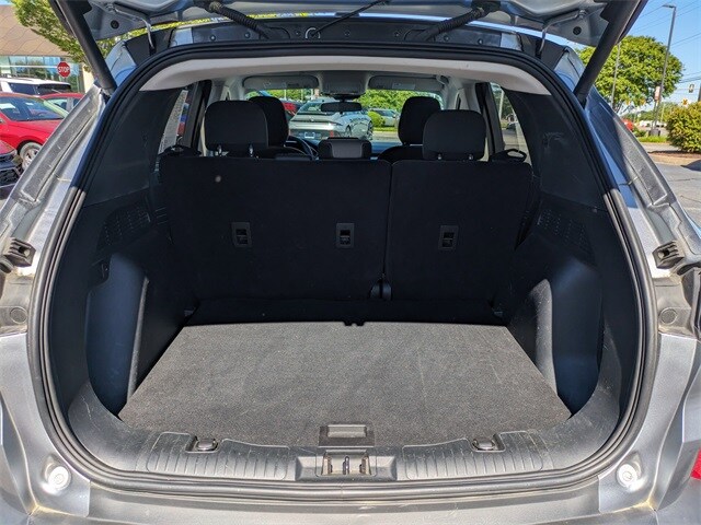 Vehicle image 13 of 28