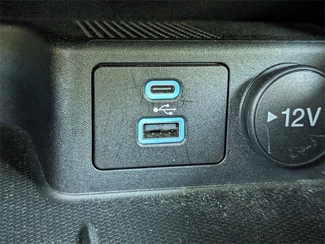 Vehicle image 21 of 28