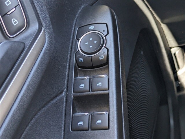Vehicle image 23 of 28
