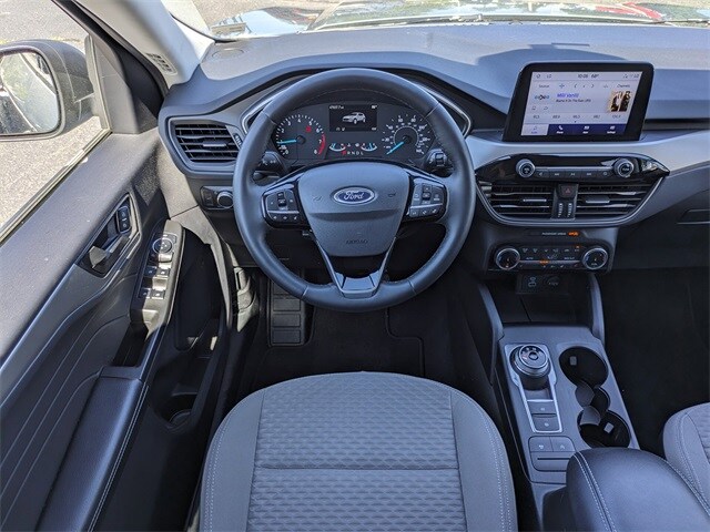 Vehicle image 16 of 28