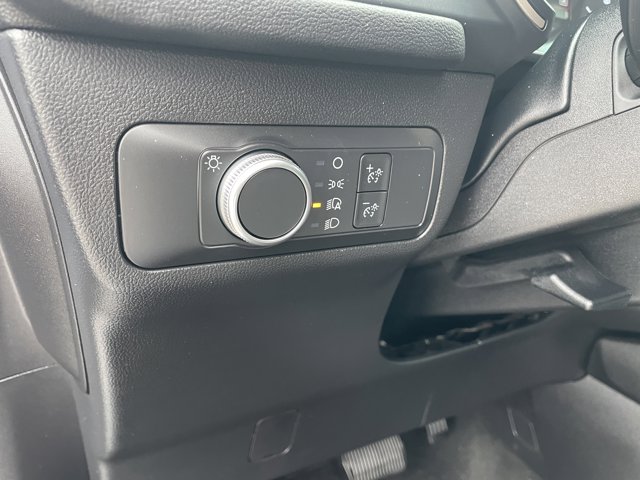 Vehicle image 21 of 30