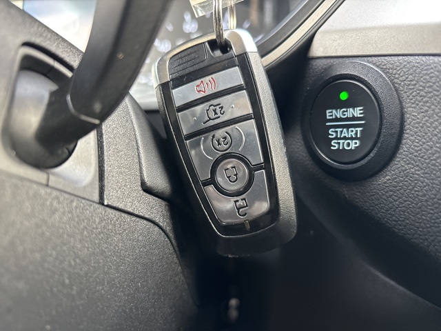 Vehicle image 23 of 33