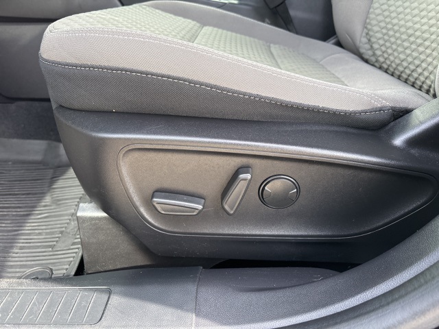 Vehicle image 15 of 33