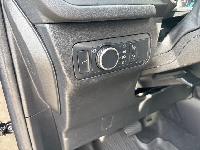 Vehicle image 17 of 33