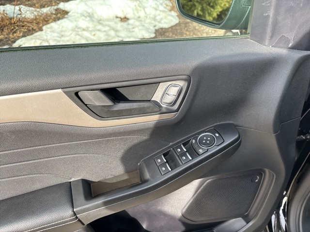 Vehicle image 16 of 33