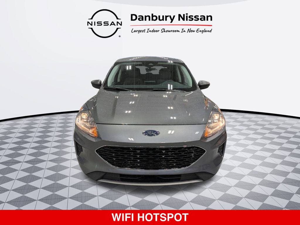 2022 Ford Escape SE Image 2 of 34