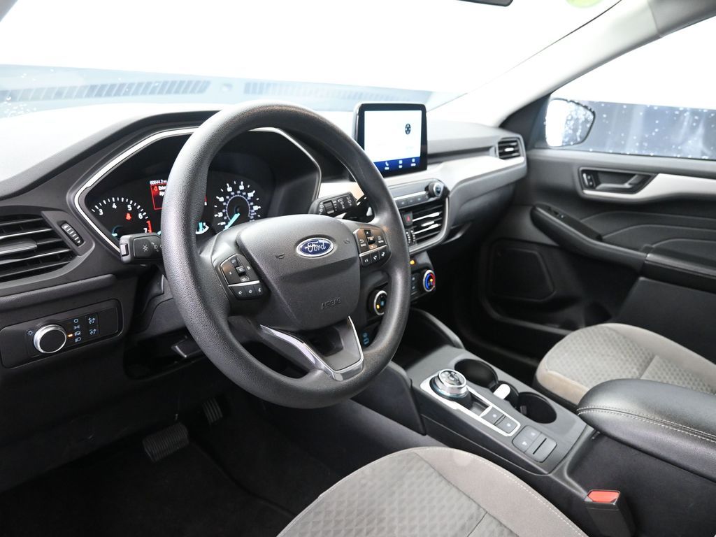 Vehicle image 32 of 48