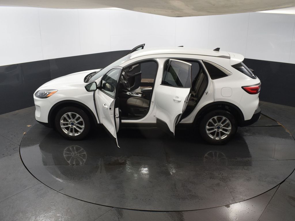Vehicle image 33 of 48