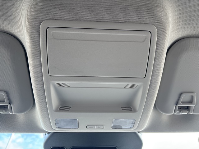 Vehicle image 31 of 33
