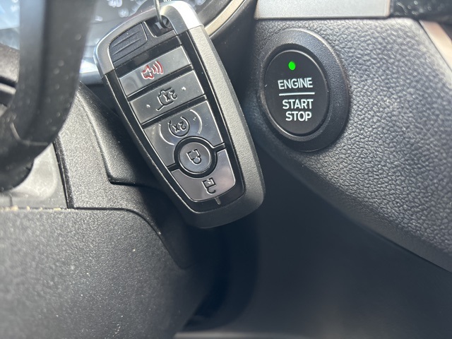Vehicle image 23 of 33