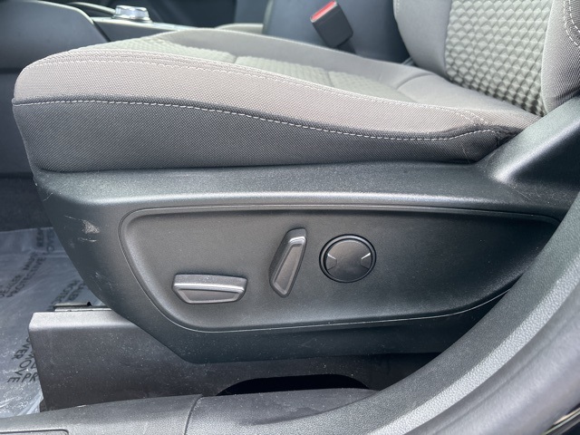 Vehicle image 15 of 33