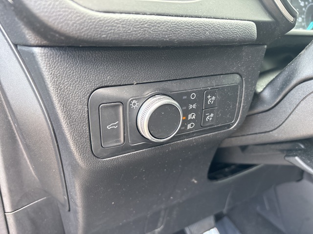 Vehicle image 17 of 33