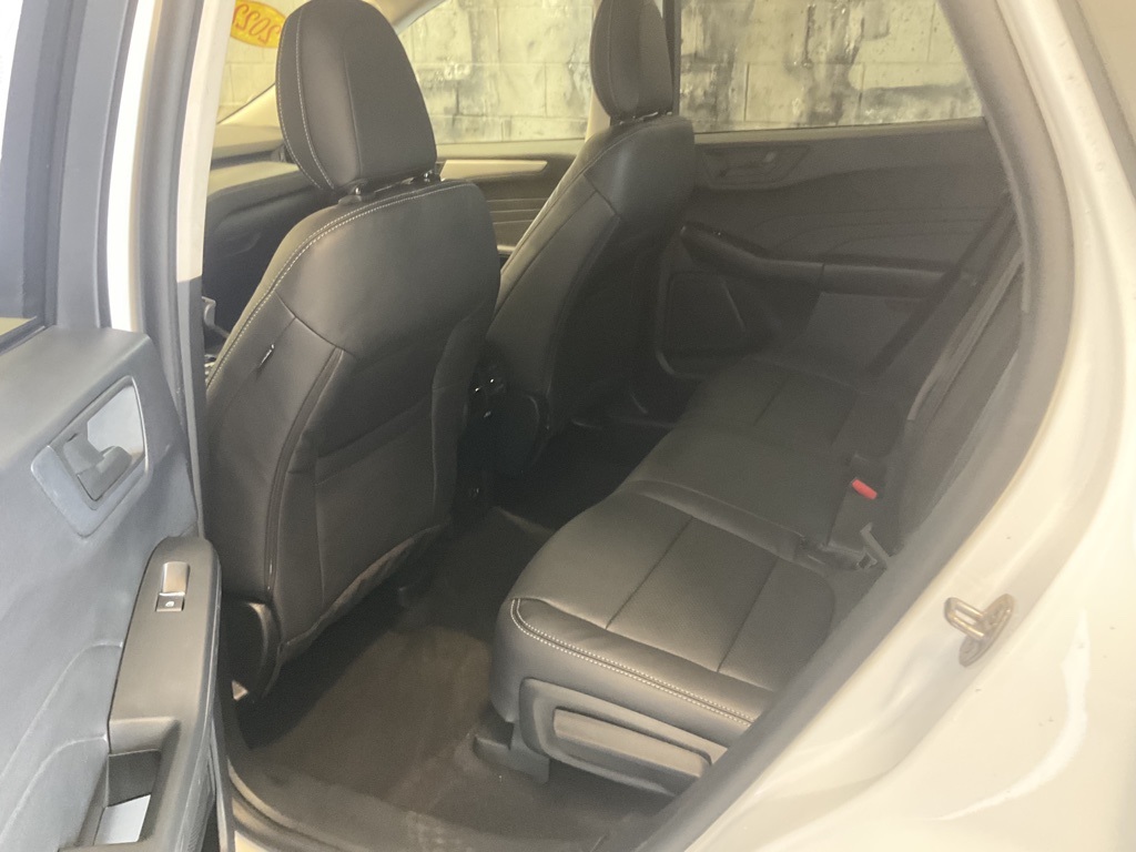 Vehicle image 21 of 25