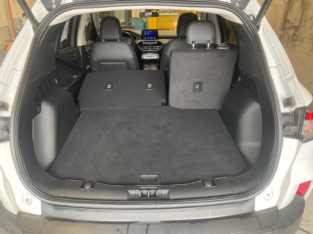 Vehicle image 23 of 25