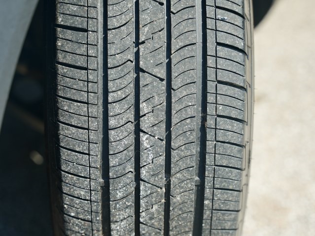 Vehicle image 27 of 33