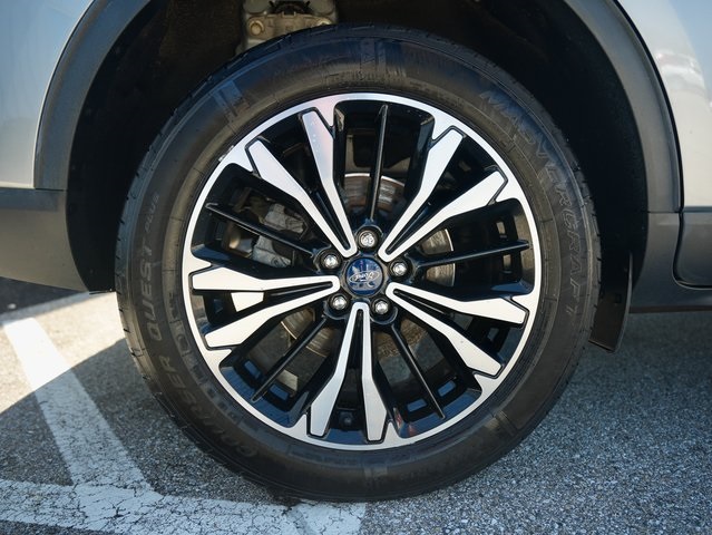 Vehicle image 30 of 33