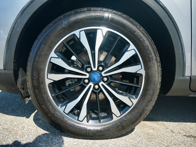 Vehicle image 28 of 33