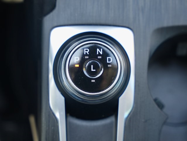 Vehicle image 23 of 33