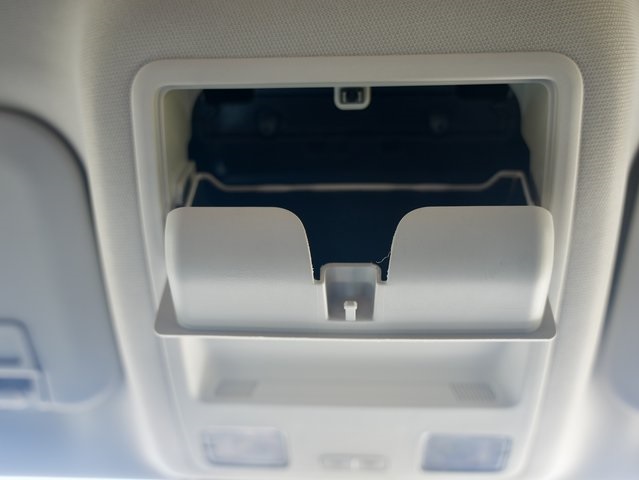 Vehicle image 26 of 33