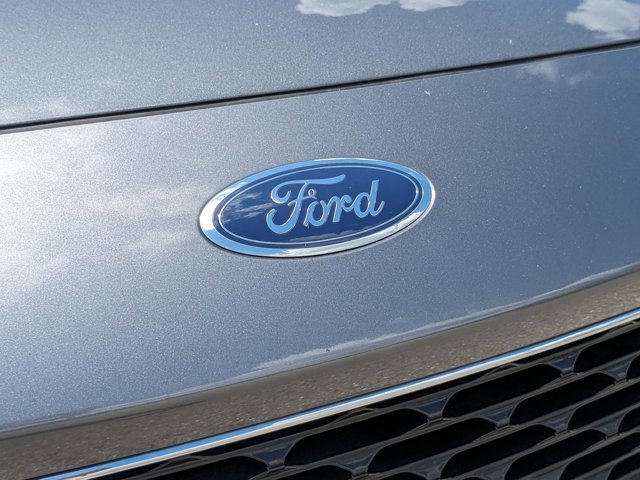 Vehicle image 32 of 36