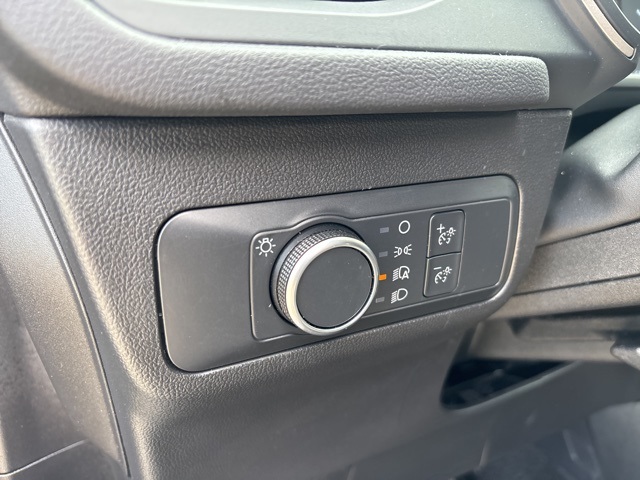 Vehicle image 17 of 33