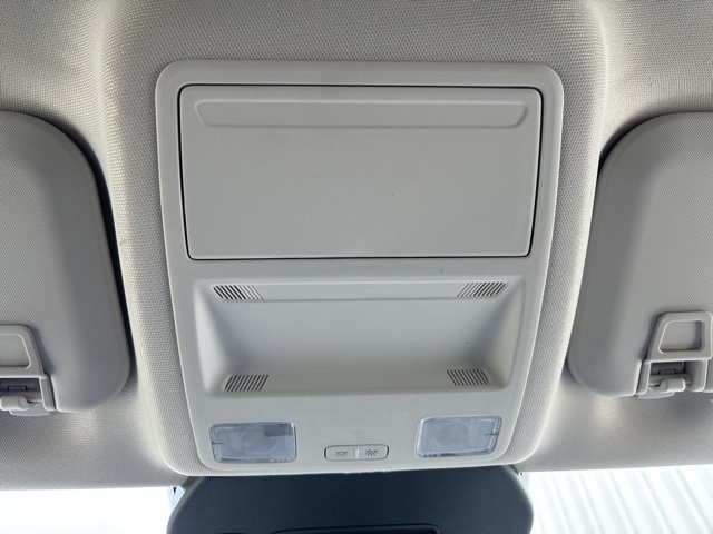 Vehicle image 31 of 33