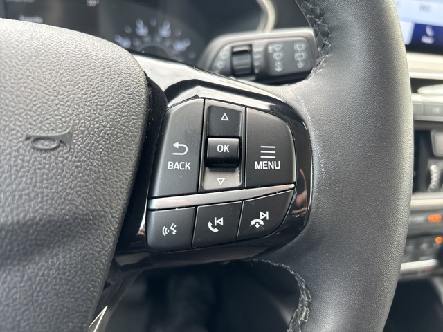Vehicle image 21 of 33