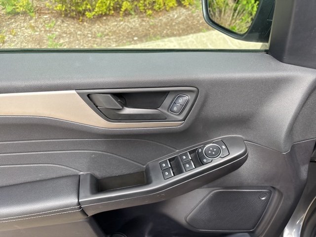 Vehicle image 16 of 33