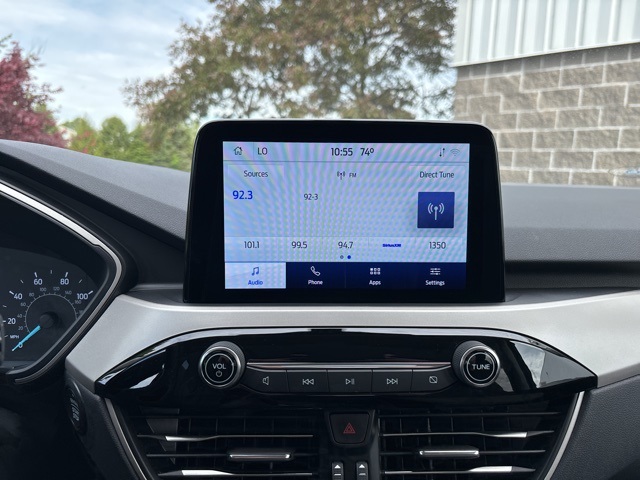 Vehicle image 24 of 33