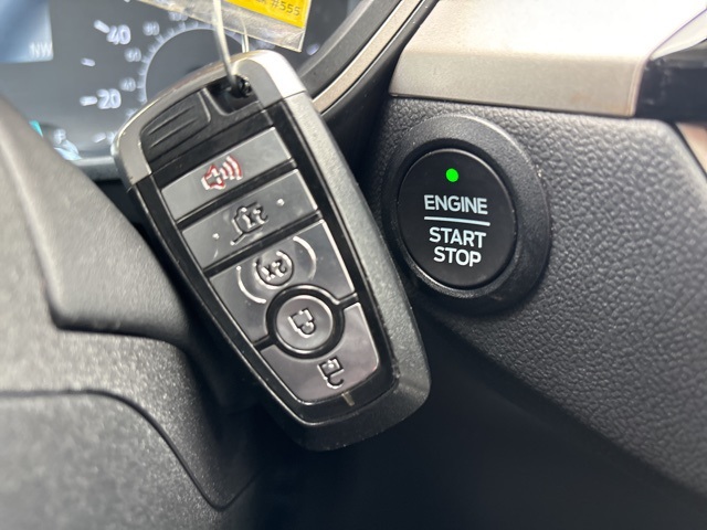 Vehicle image 23 of 33