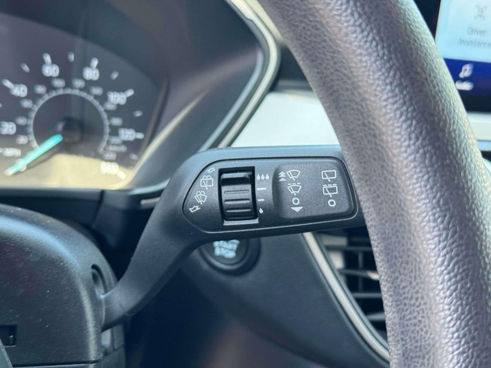 Vehicle image 31 of 37
