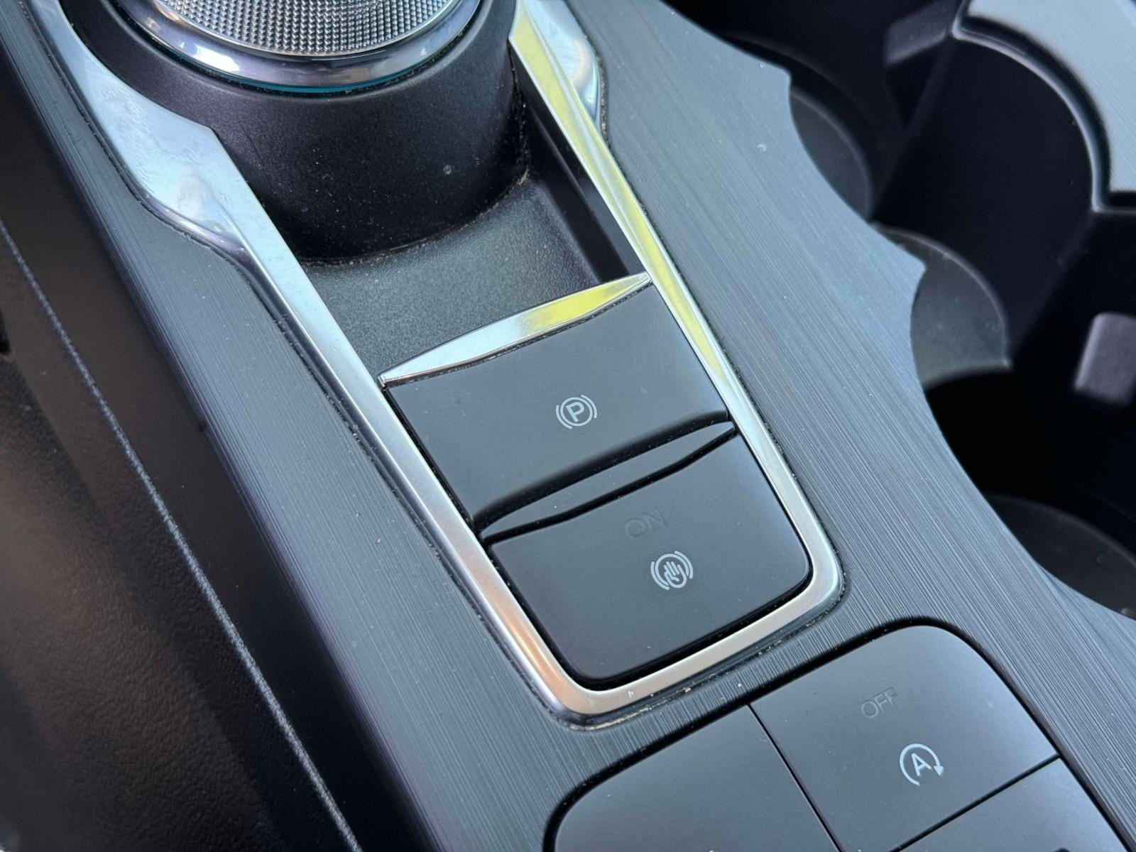 Vehicle image 27 of 37