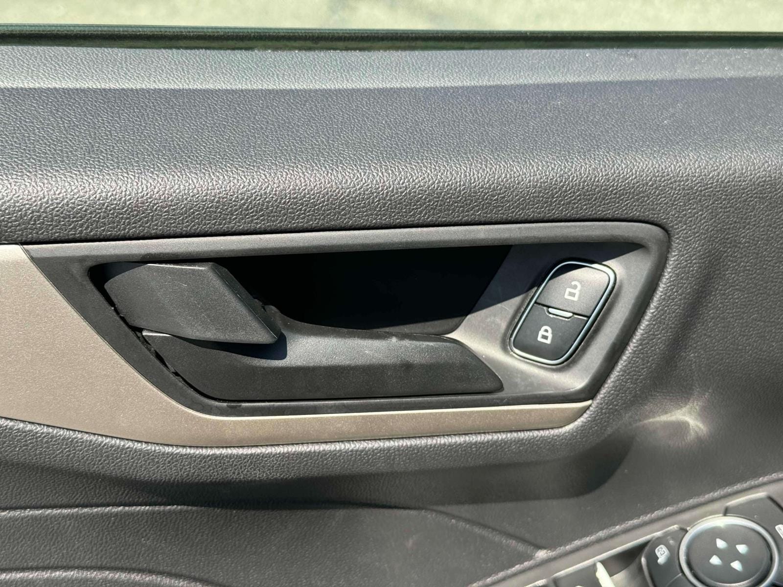 Vehicle image 17 of 37