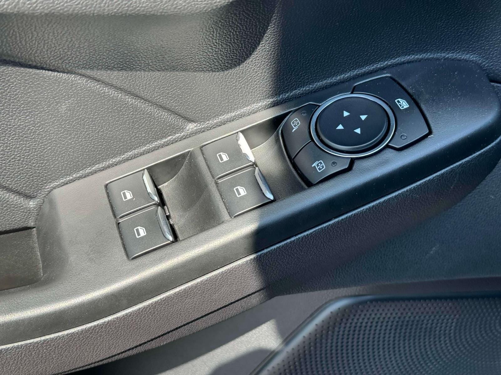 Vehicle image 22 of 37