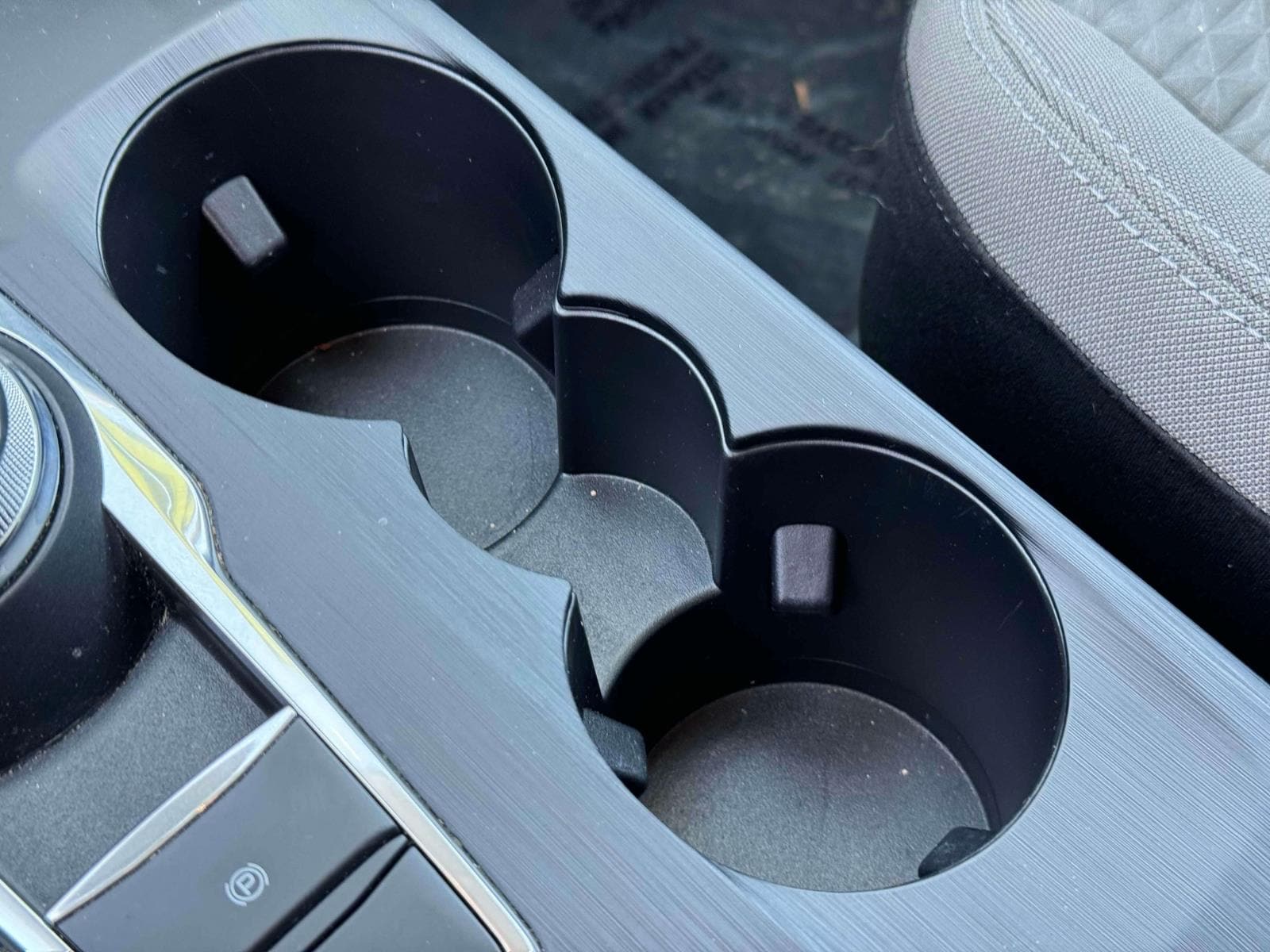 Vehicle image 25 of 37