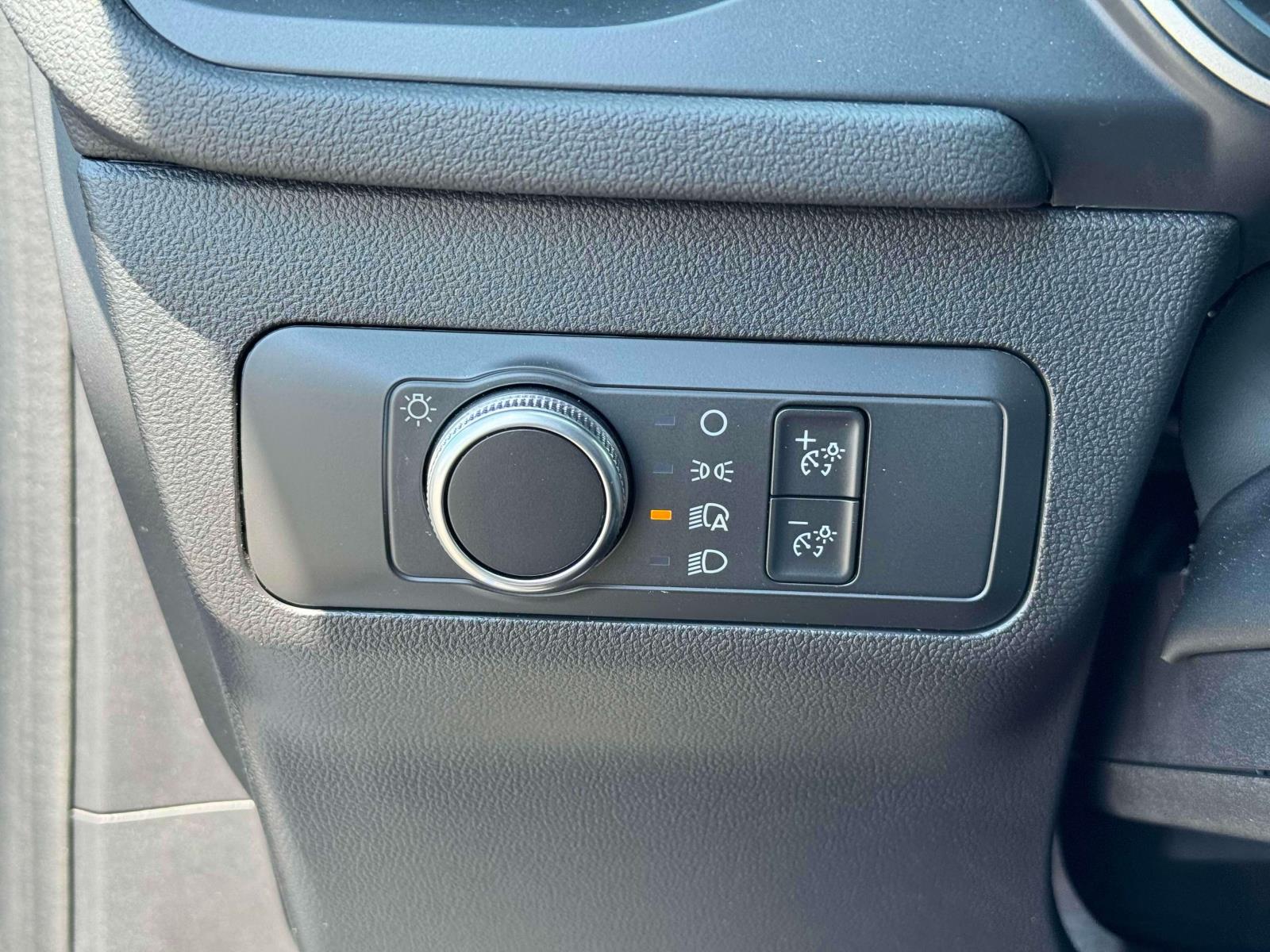 Vehicle image 33 of 37