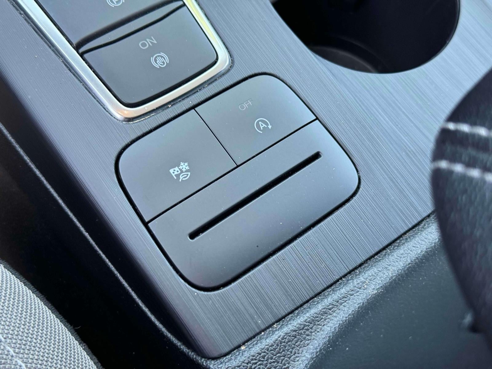 Vehicle image 18 of 37