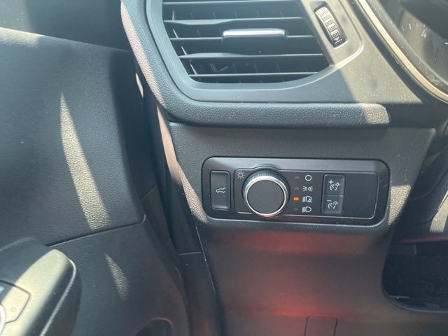 Vehicle image 21 of 41
