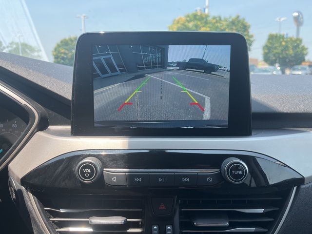 Vehicle image 23 of 41