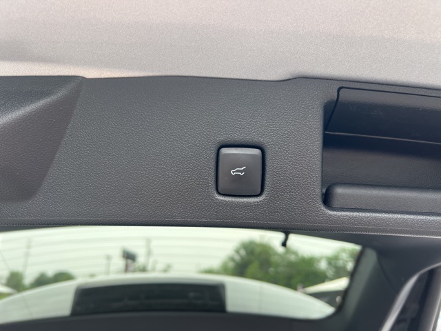 Vehicle image 13 of 28