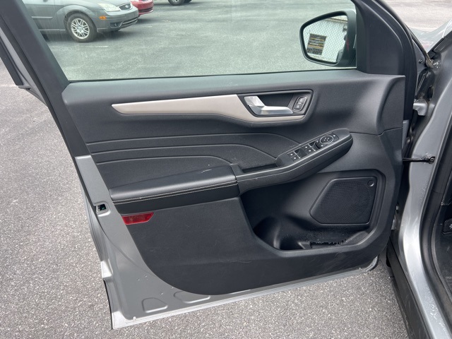 Vehicle image 10 of 28