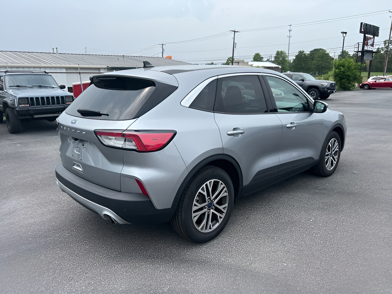 Vehicle image 25 of 28