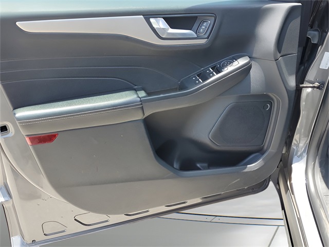 Vehicle image 16 of 31