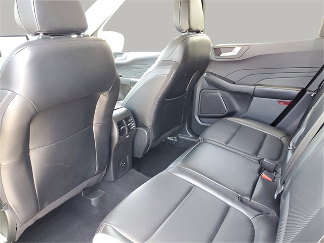 Vehicle image 13 of 31