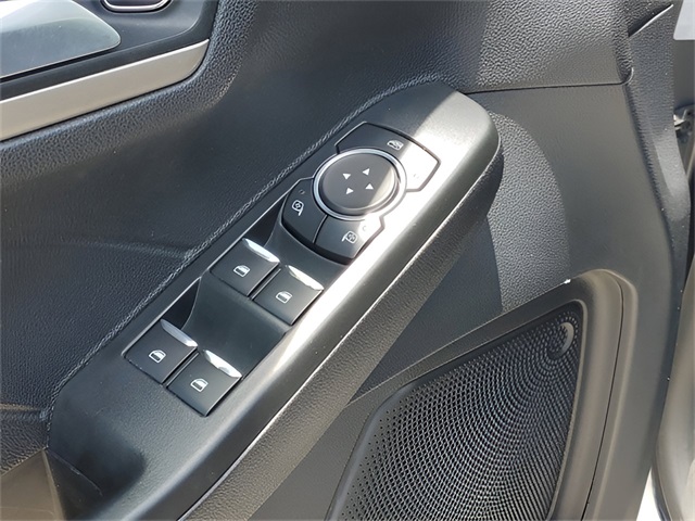 Vehicle image 17 of 31