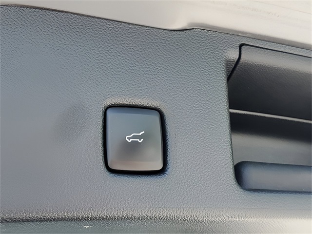 Vehicle image 10 of 31