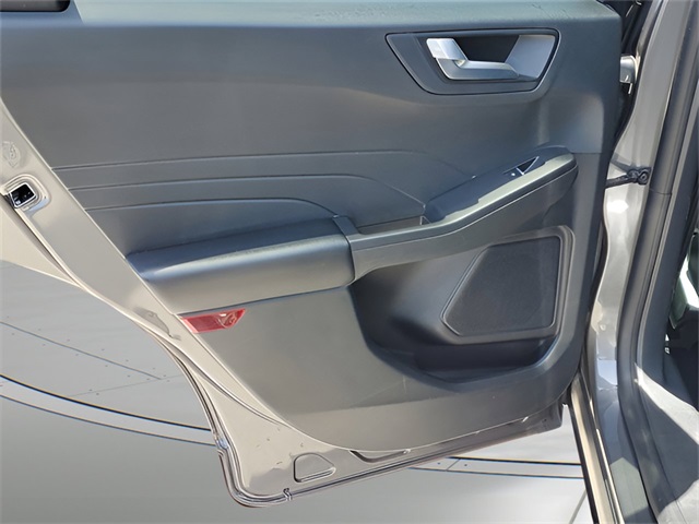 Vehicle image 12 of 31
