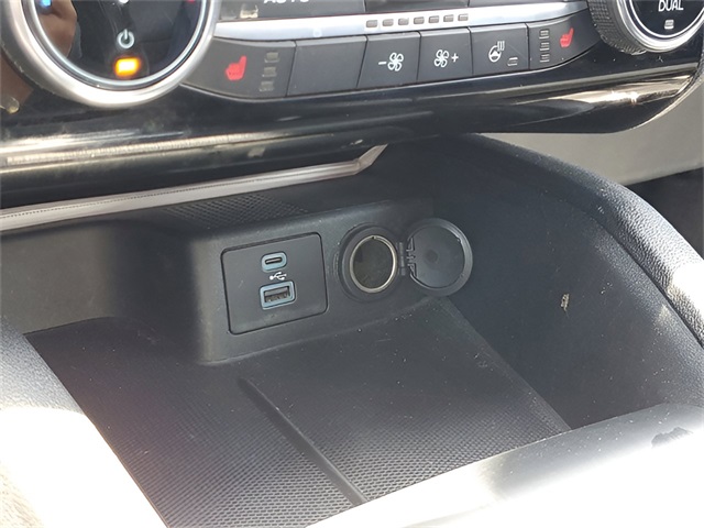 Vehicle image 29 of 31