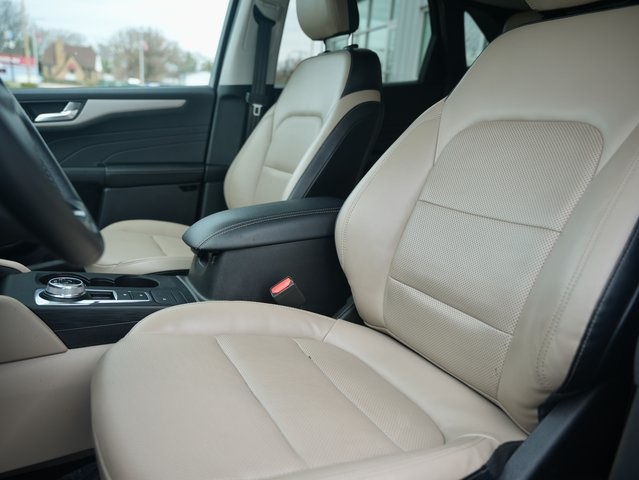 Vehicle image 14 of 33