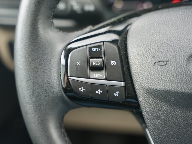 Vehicle image 17 of 33
